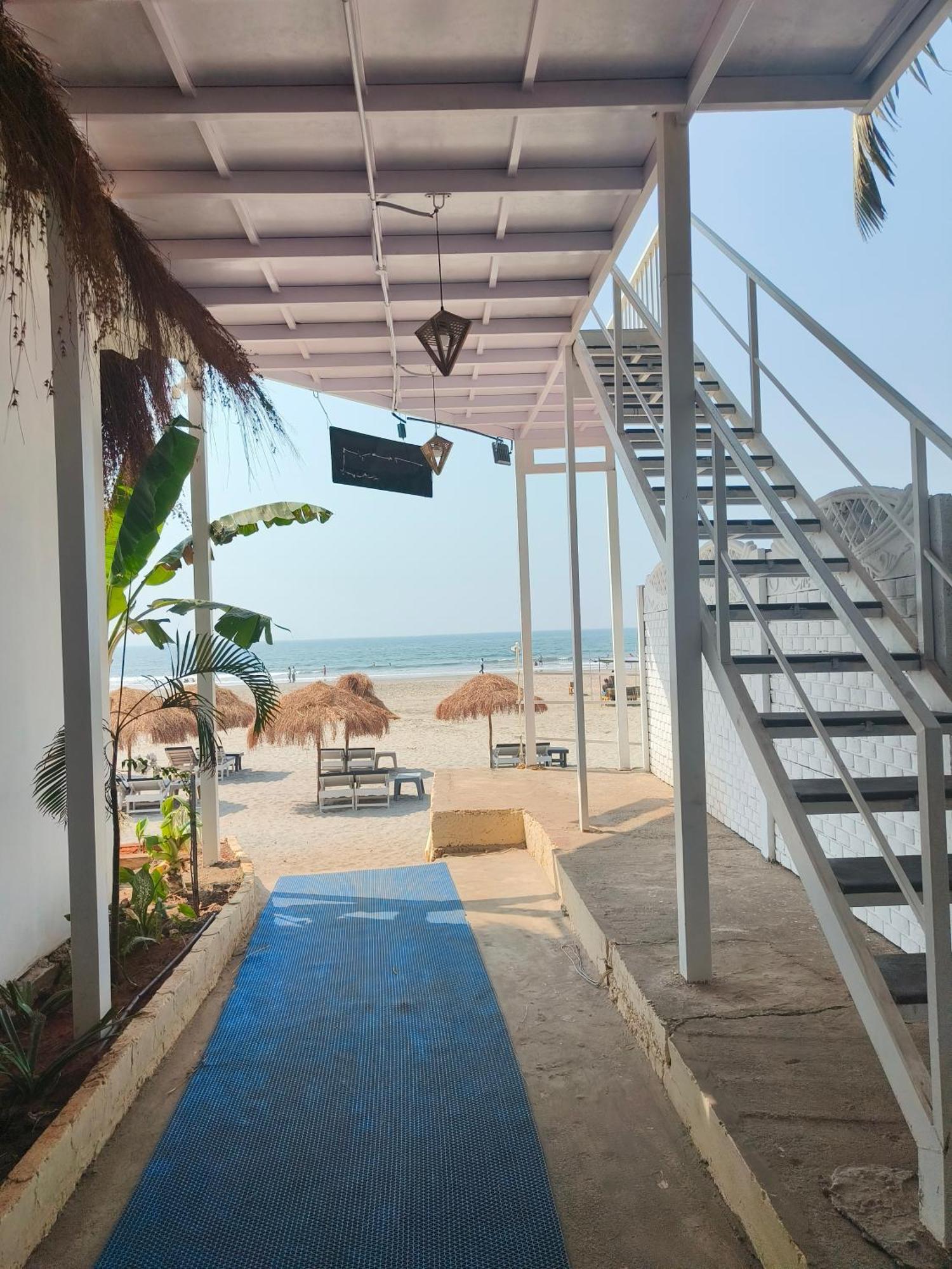 Aqua Beach Stays Ashwem Mandrem Eksteriør billede