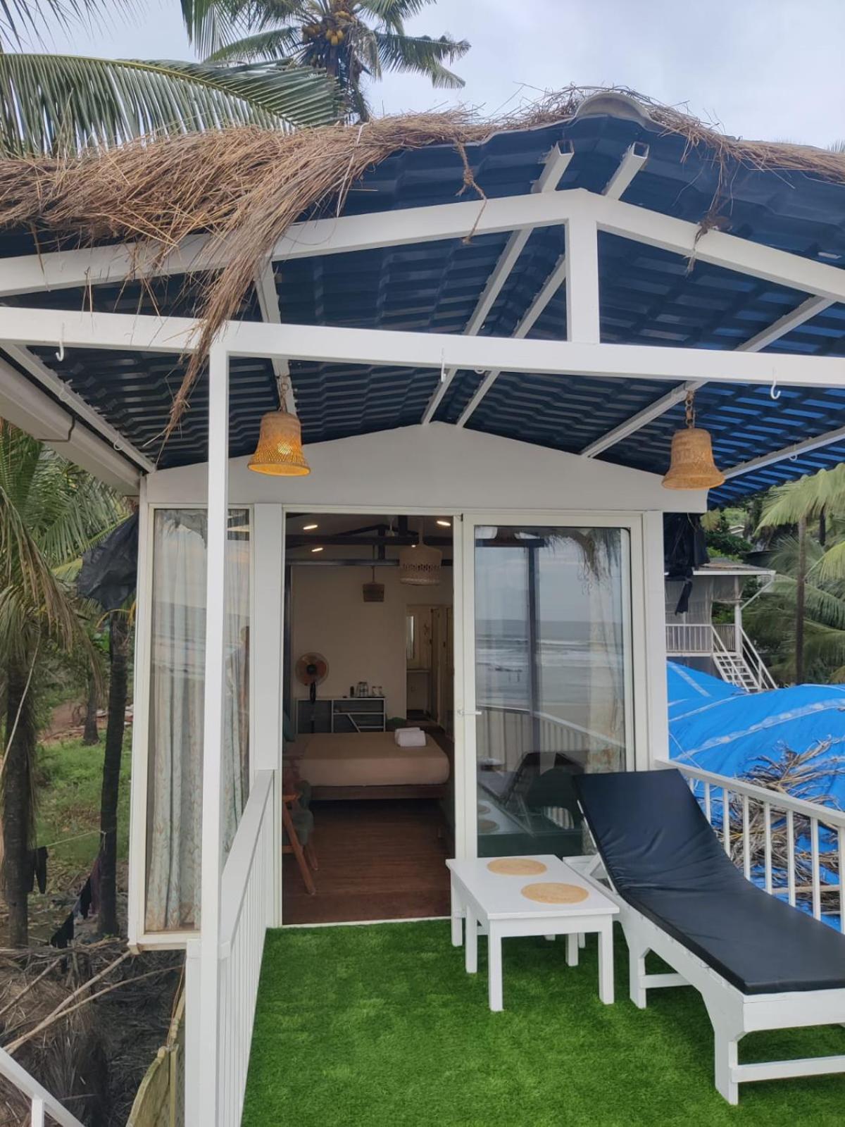 Aqua Beach Stays Ashwem Mandrem Eksteriør billede